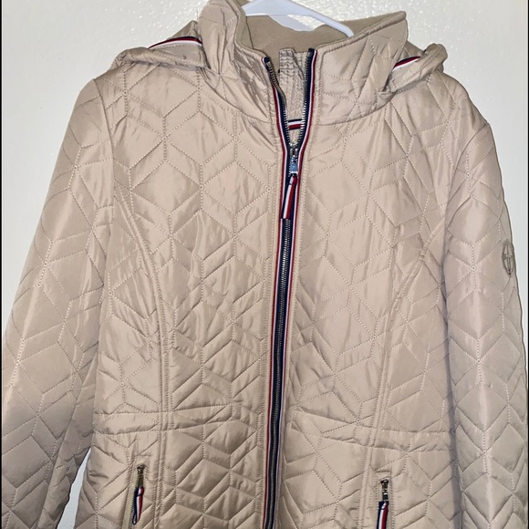 Tommy Hilfiger Women’s Classic Quilted Jacket - Picture 3 of 10